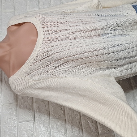 VICTORIA'S SECRET Ivory White Scoop Neck Sweater - Picture 2 of 9